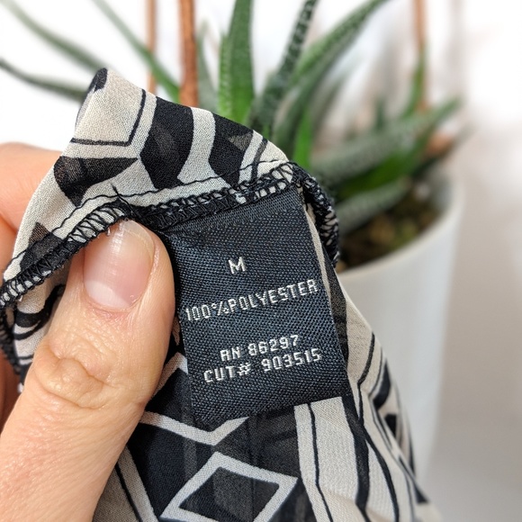 • bcbg max azria • patterned sleeveless blouse - Picture 7 of 8